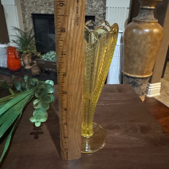 Vintage Tiara Glass by Indiana Glass Vase Ribbon or Zipper Yellow Mist 8" - Picture 5 of 5